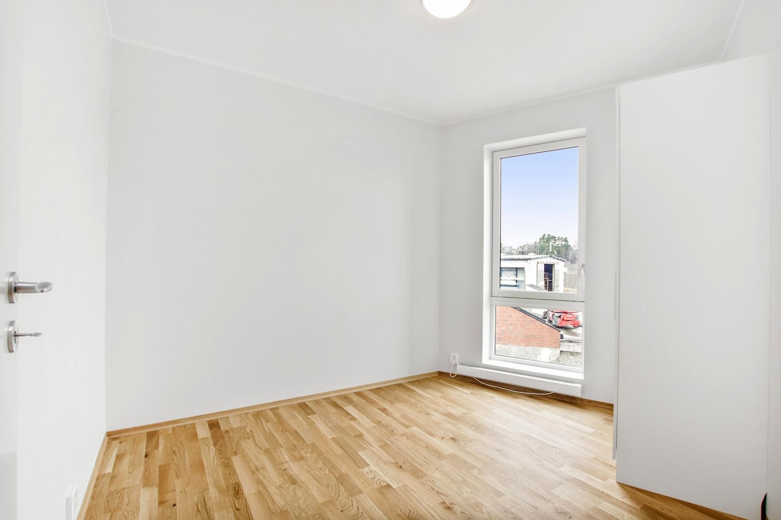 Soverom med garderobeskap (totalt fire soverom) Galleribilde