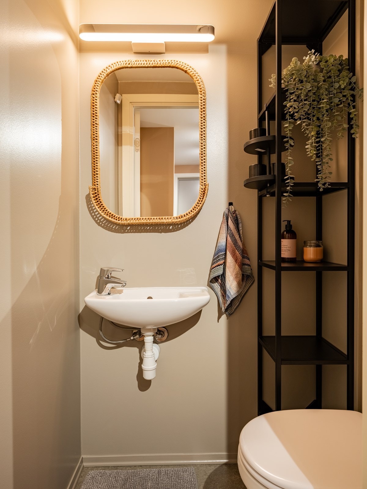 Meget praktisk med et ekstra toalett med servant og WC. Galleribilde