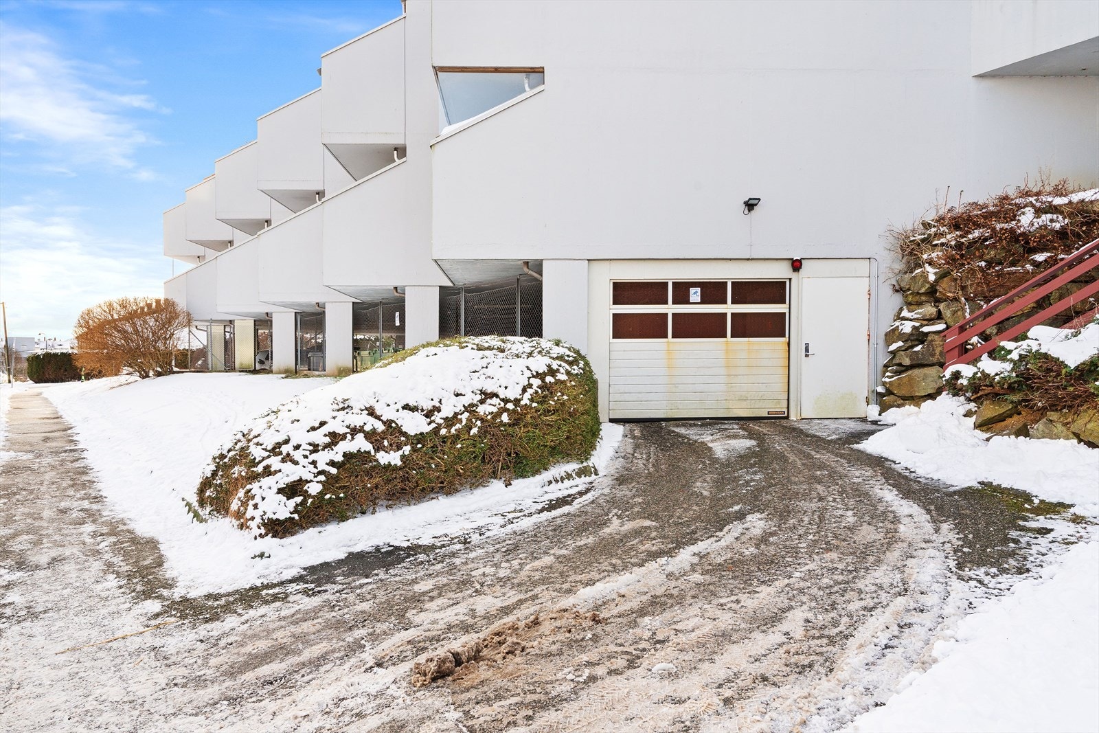 Parkering og bod i lukket anlegg. Galleribilde