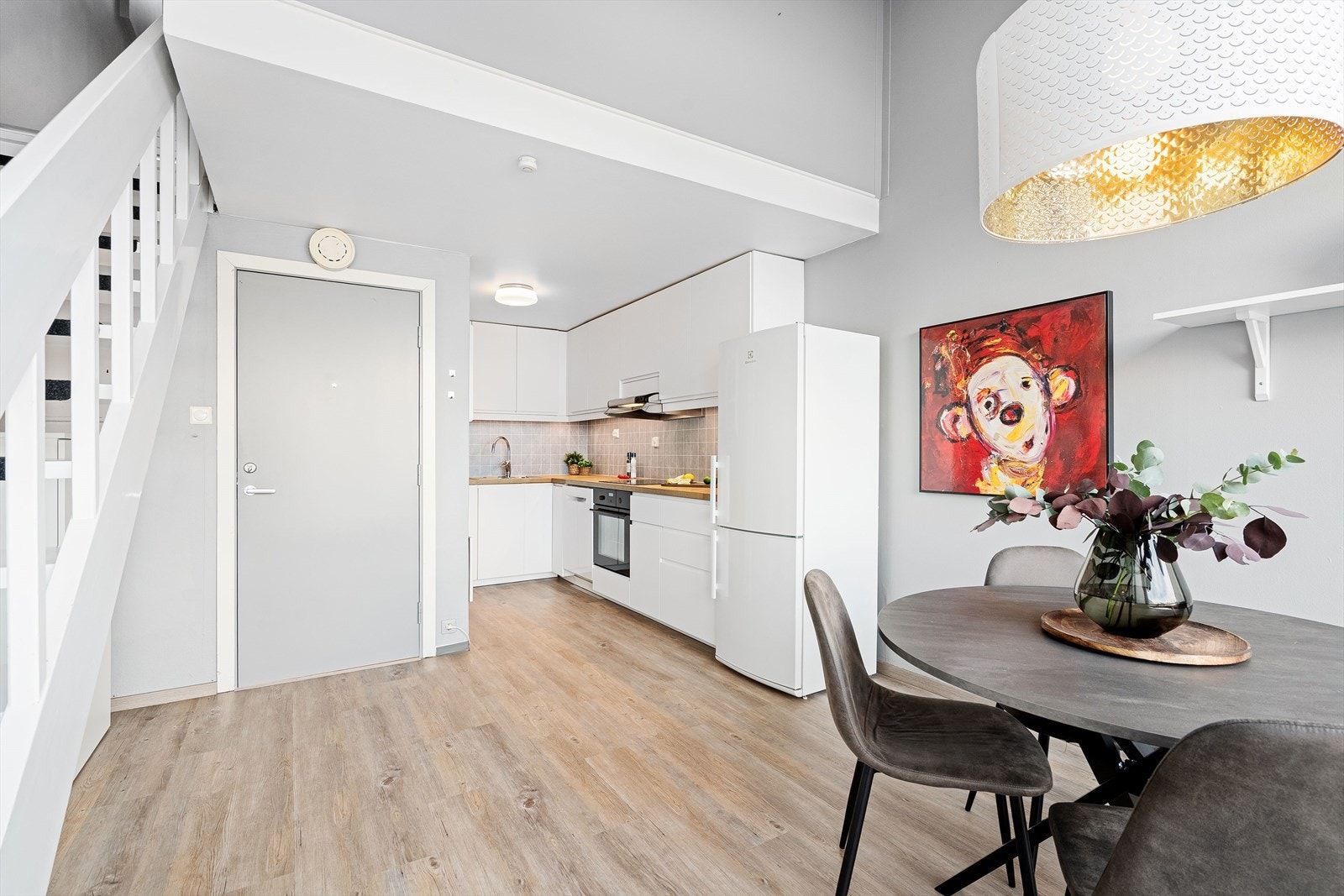 Kjøkkeninnredningen ble modernisert i 2016 som gav bedre utnyttelse av plassen. Galleribilde