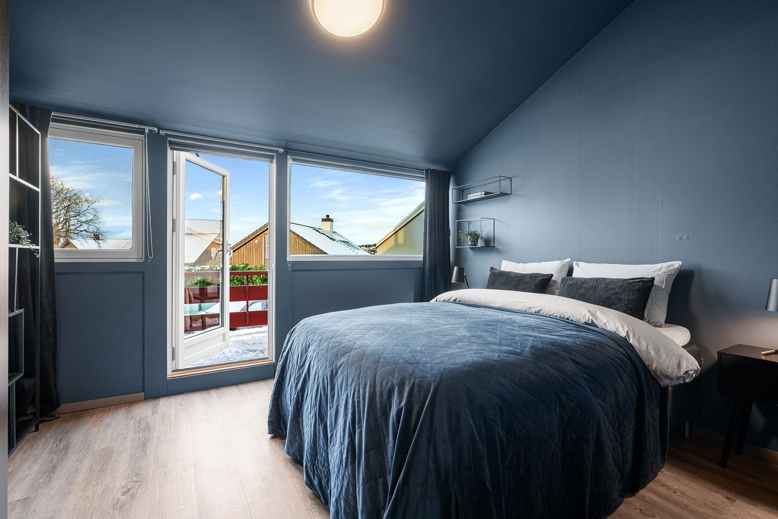 Tilbaketrukket fra den sosiale sonen har du tilgang til soverommet. Galleribilde