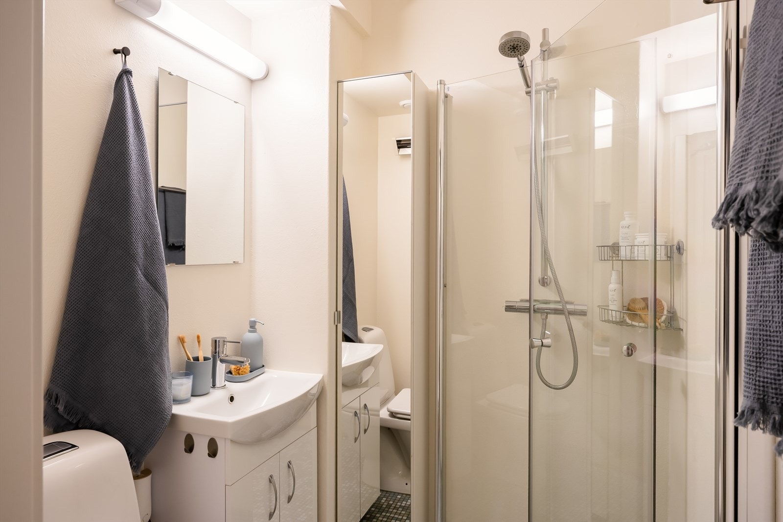 Flislagt bad på 2,3 m². Galleribilde