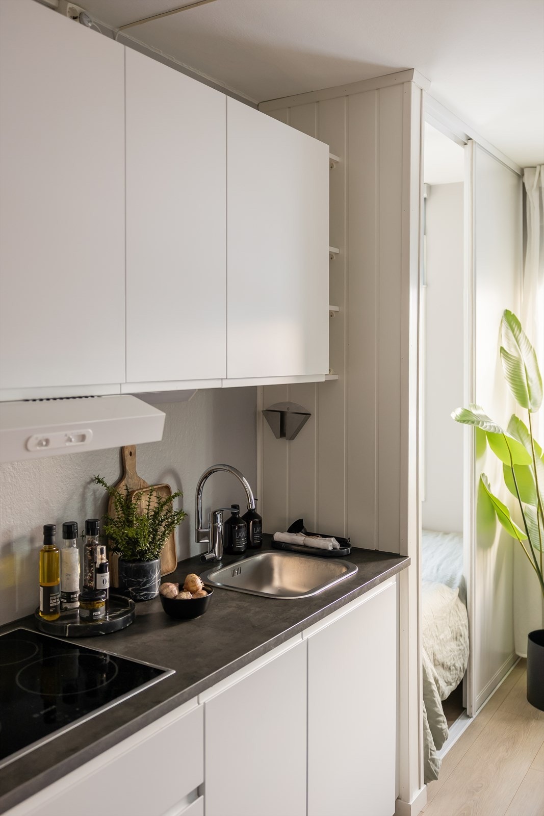 Det er etablert både komfyrvakt og lekkasjevakt. Takstmann har vurdert kjøkkenet til tilstandsgrad 1. Galleribilde