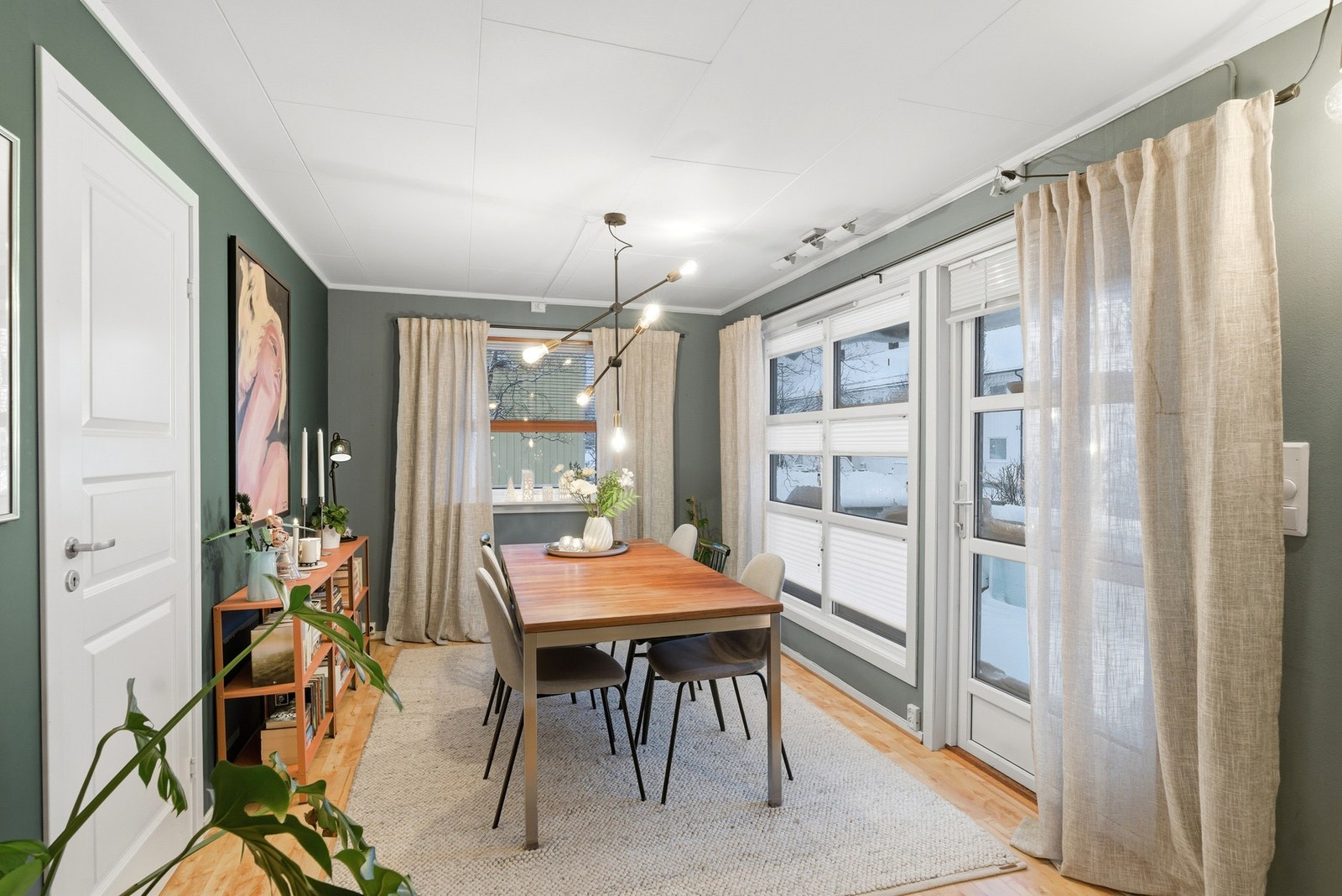 Utgang til terrasse fra spisestuen. Galleribilde