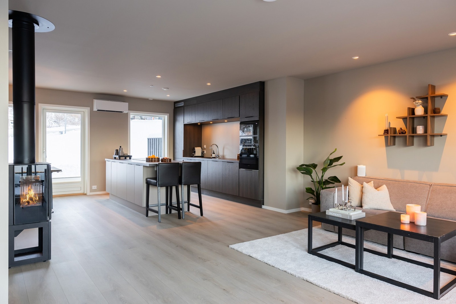 Et moderne rekkehus fra 2023 med oppgradert standard utover opprinnelig leveranse. Galleribilde