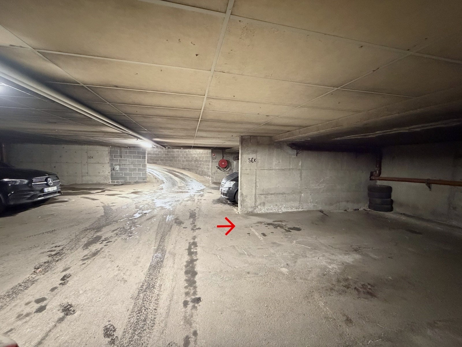 Garasjeplass i lukket anlegg. Galleribilde