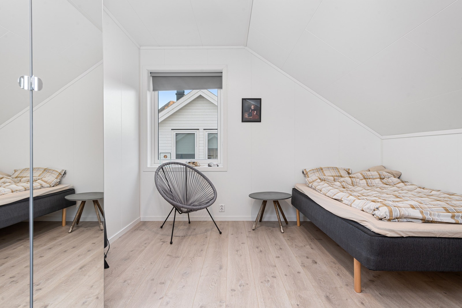 Soverom på loft (bilde fra nabohalvpart) Galleribilde