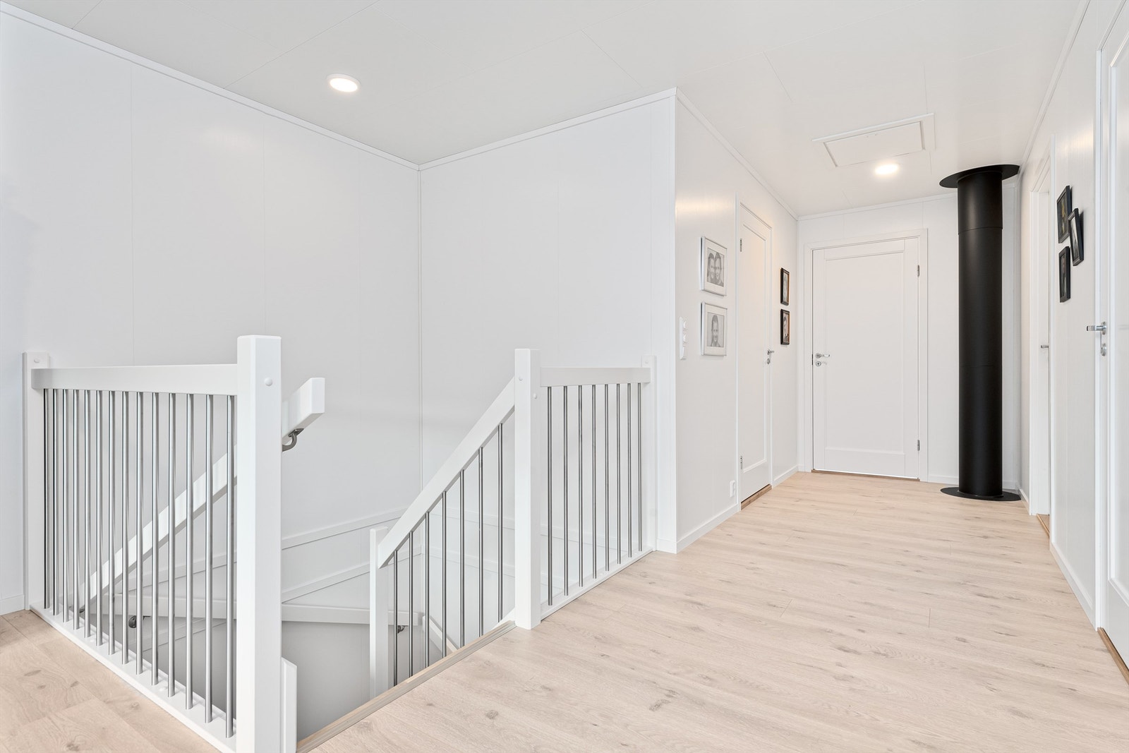 Loftsgang (bilde fra nabohalvpart) Galleribilde