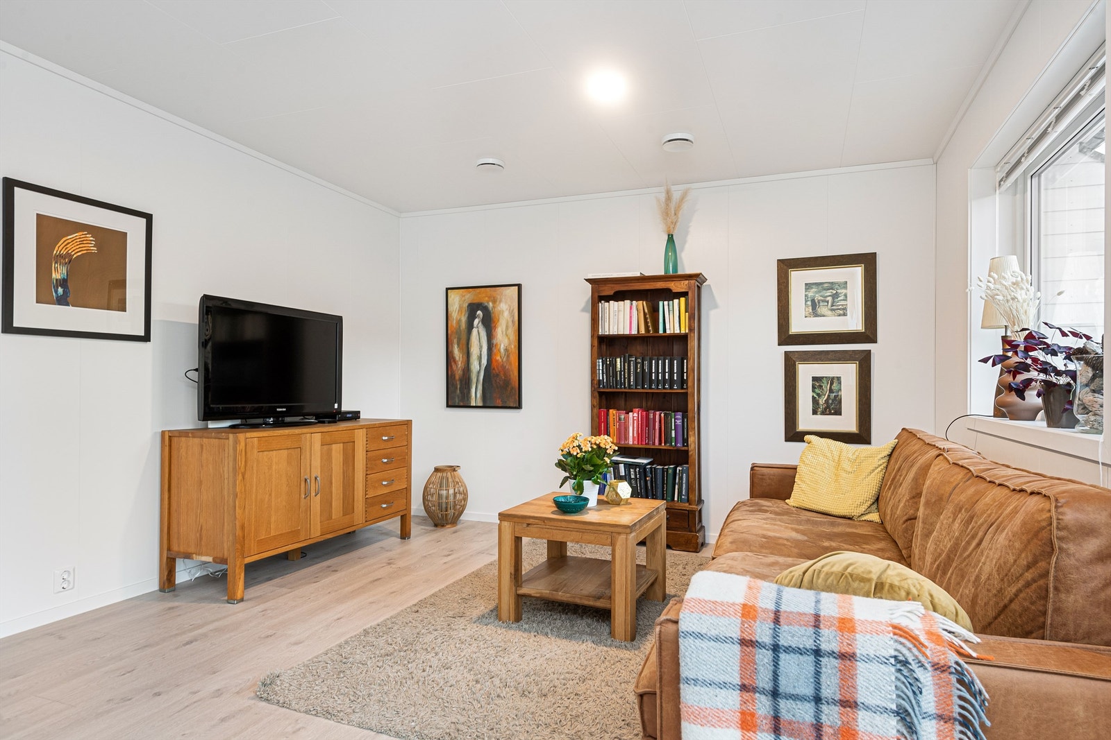 Stue (bilde fra nabohalvpart) Galleribilde