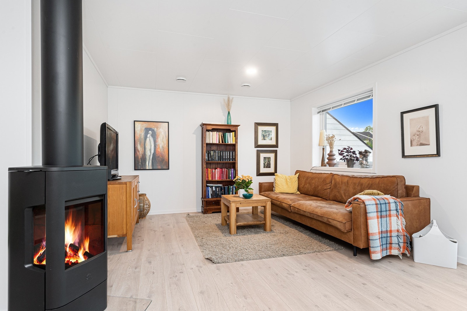 Stue (bilde fra nabohalvpart) Galleribilde