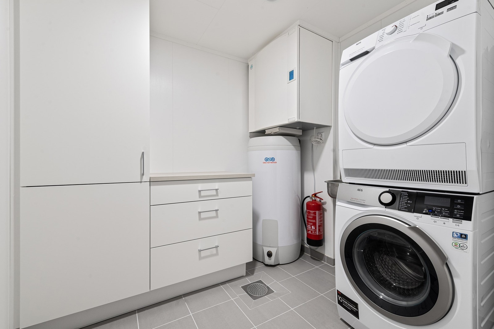 Praktisk vaskerom i 1. etasje (bilde fra nabohalvpart) Galleribilde