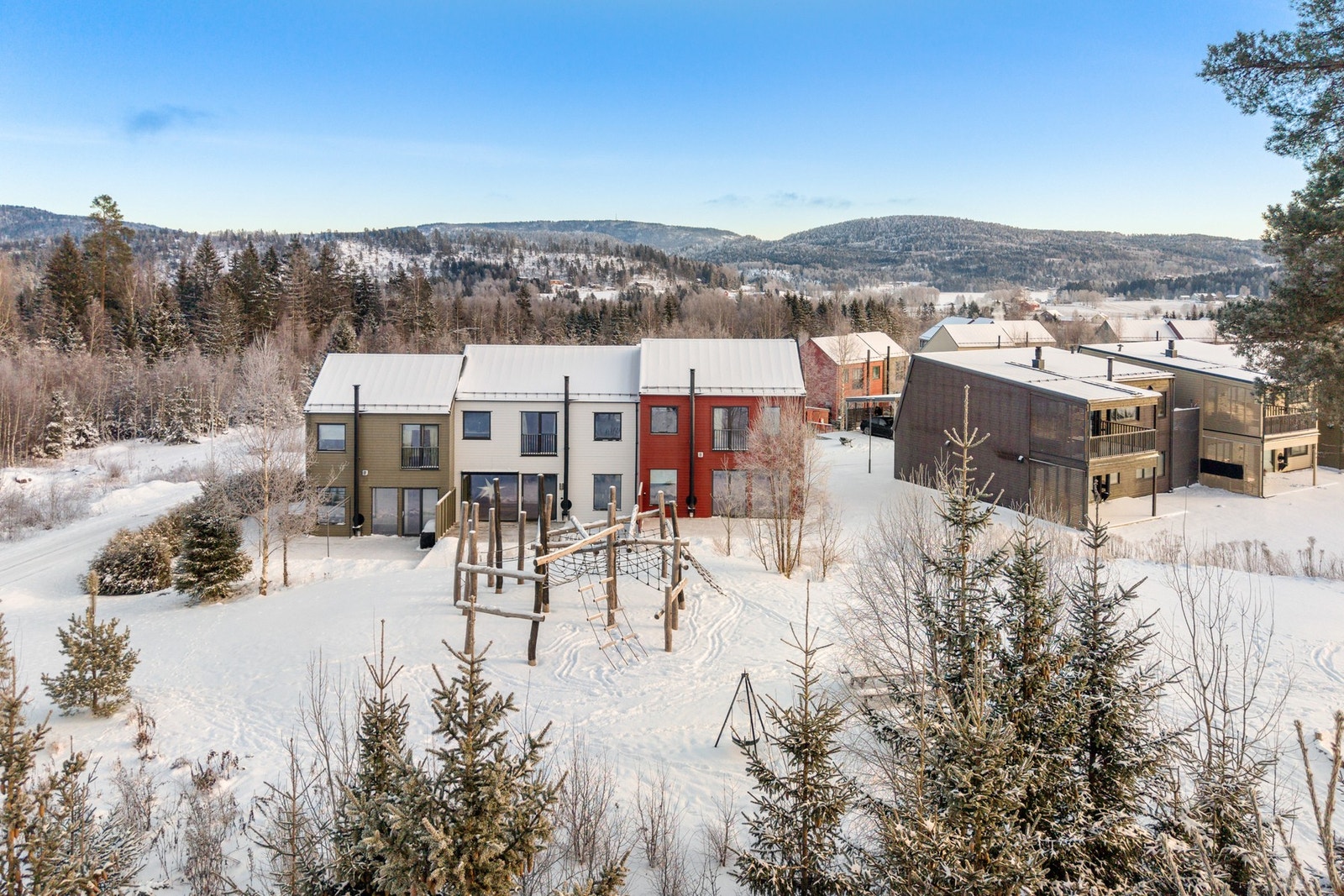 Dette er et trivelig nabolag hvor både små og store kan trives - et godt sted å skape et trygt og varig hjem. Galleribilde