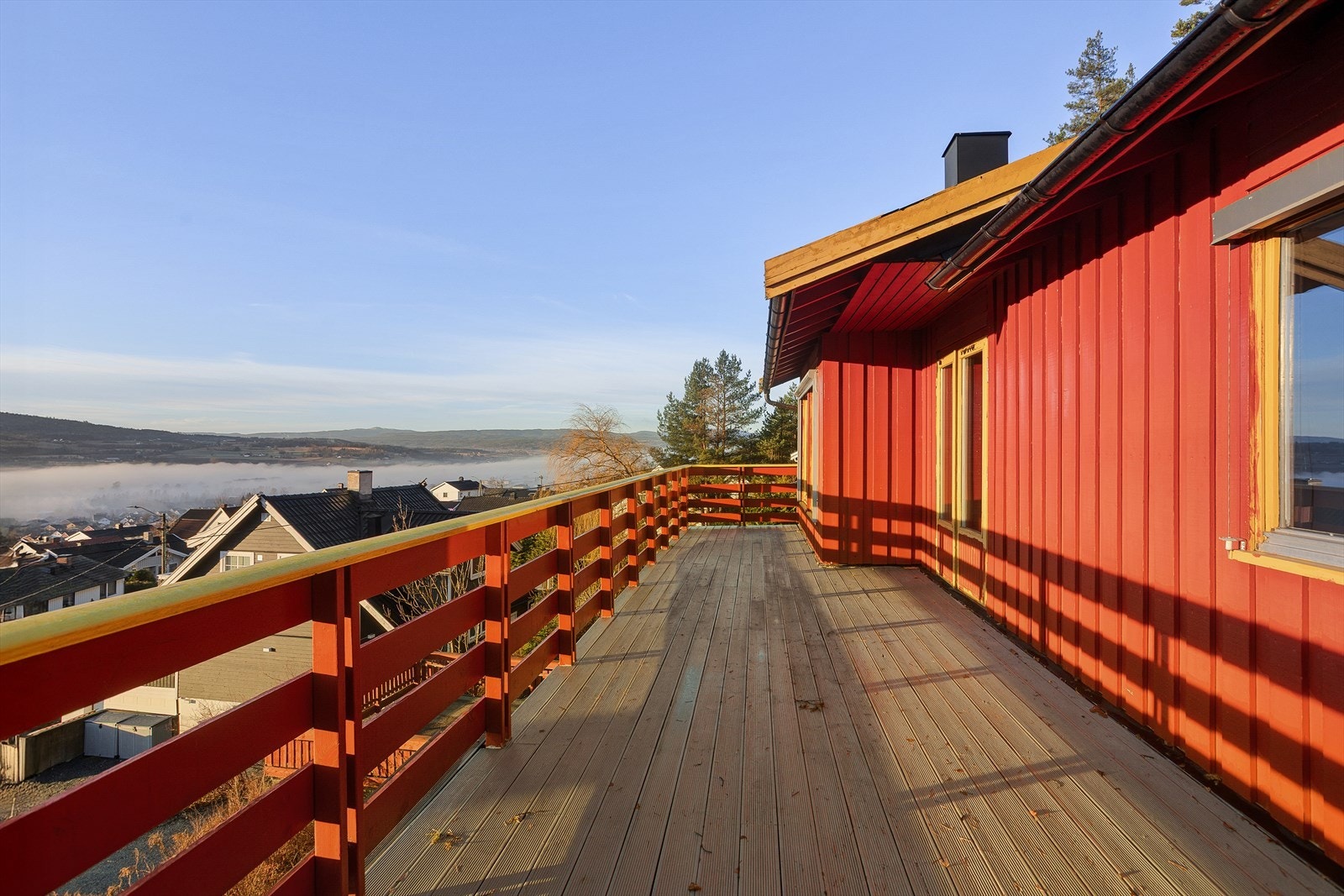 Verandaen er en perle - nyt flott utsikt og gode solforhold Galleribilde