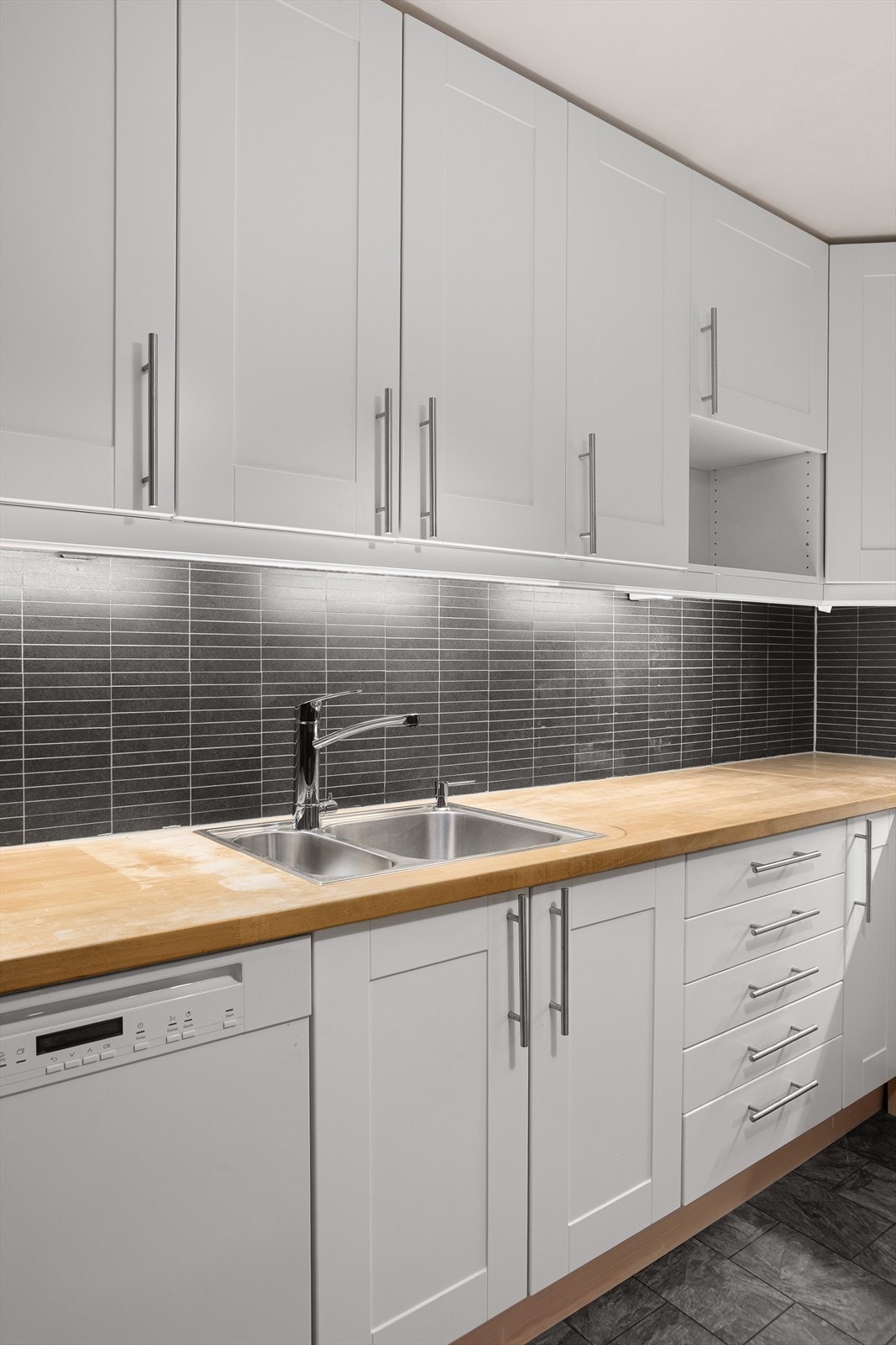 Oppvaskmaskin medfølger salget Galleribilde