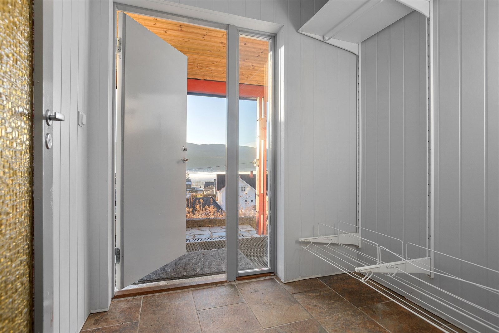 Entré med plass for å henge fra seg Galleribilde