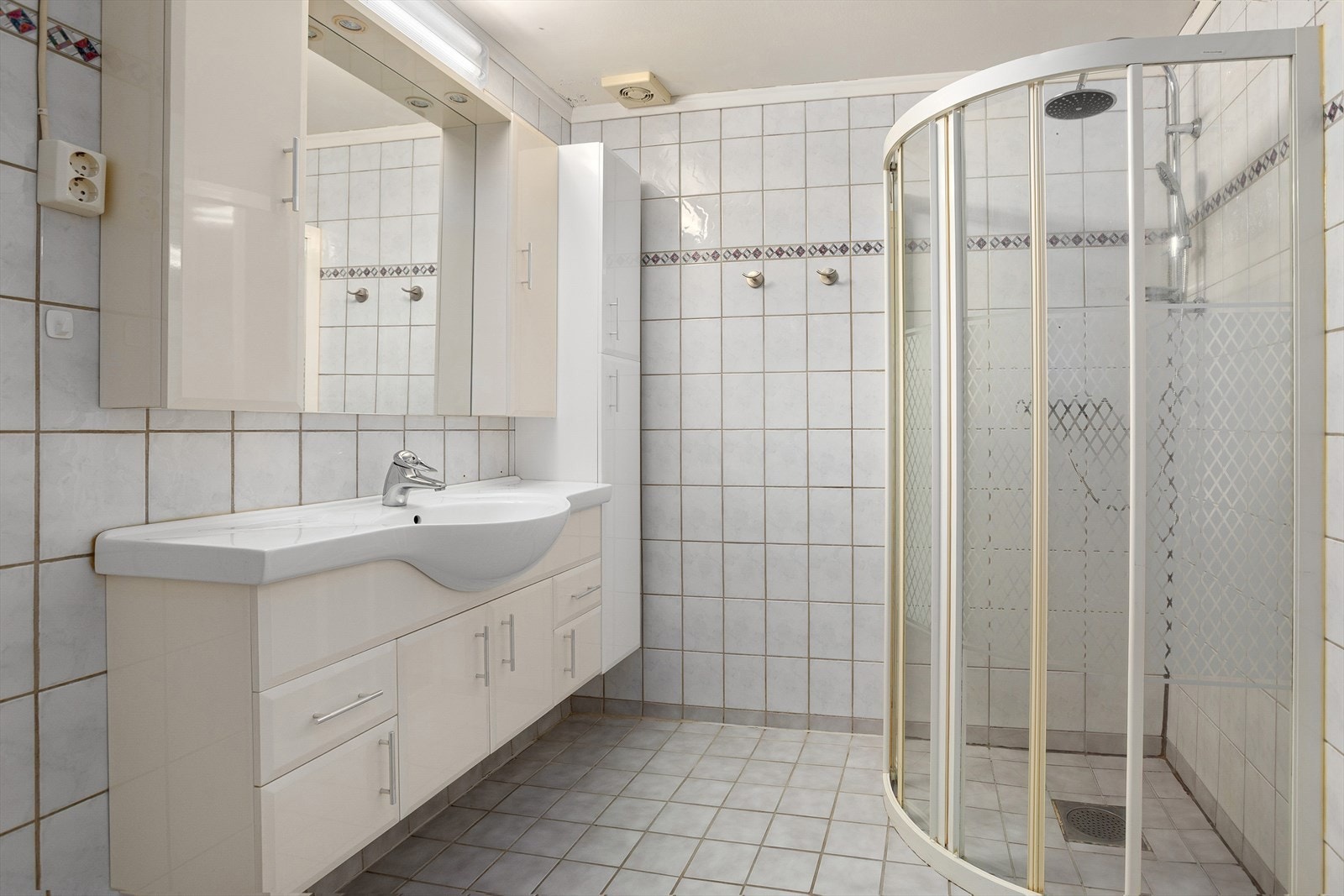 Vegghengt innredning gir godt med oppbevaring Galleribilde