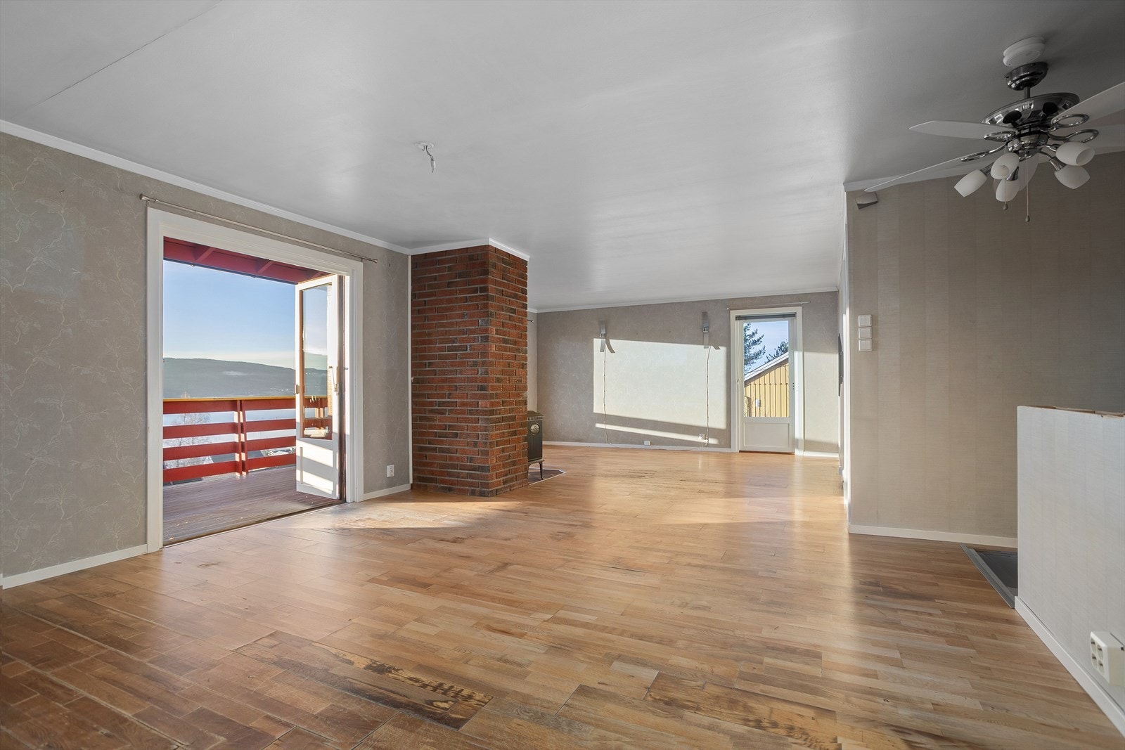 Dette er en innholdsrik enebolig med flott utsikt og beliggenhet Galleribilde