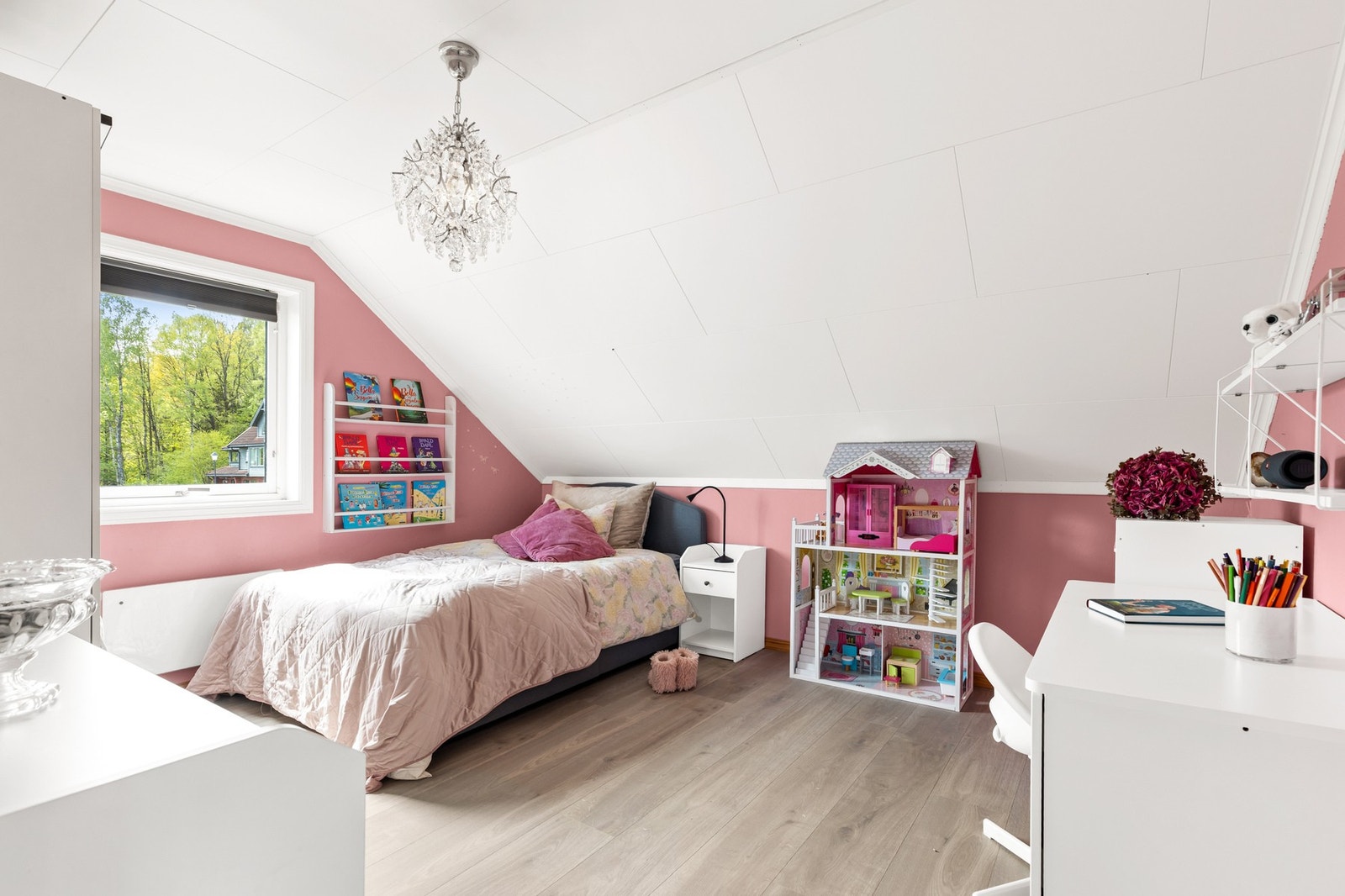 Det er garderobe på to av hoveddelens fire soverom. Galleribilde