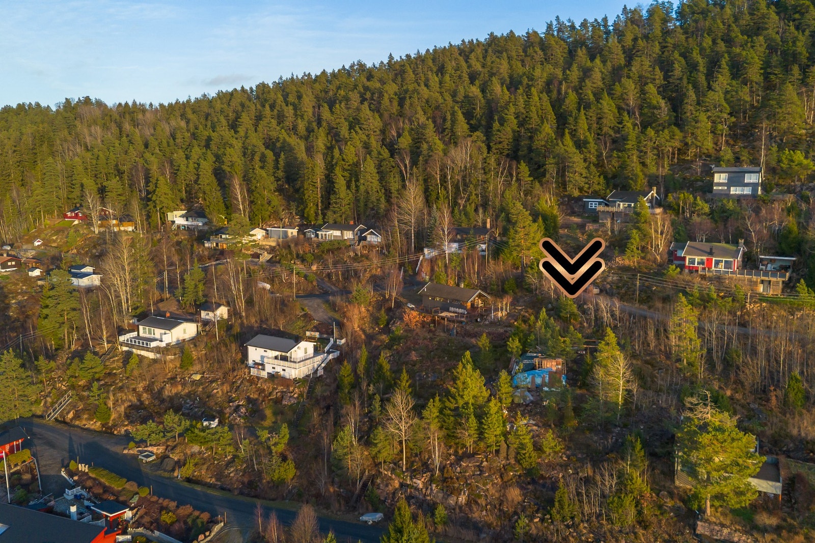 Tomten ligger i rolige omgivelser med flott natur i umiddelbar nærhet. Galleribilde