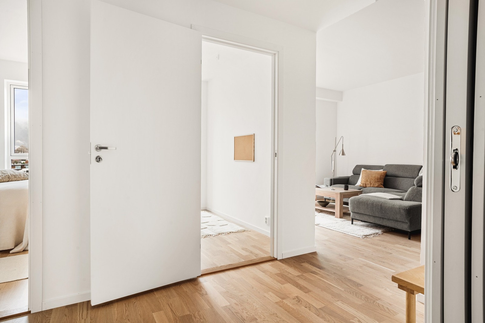 Fra stuen beveger vi oss inn til soverommene. Galleribilde