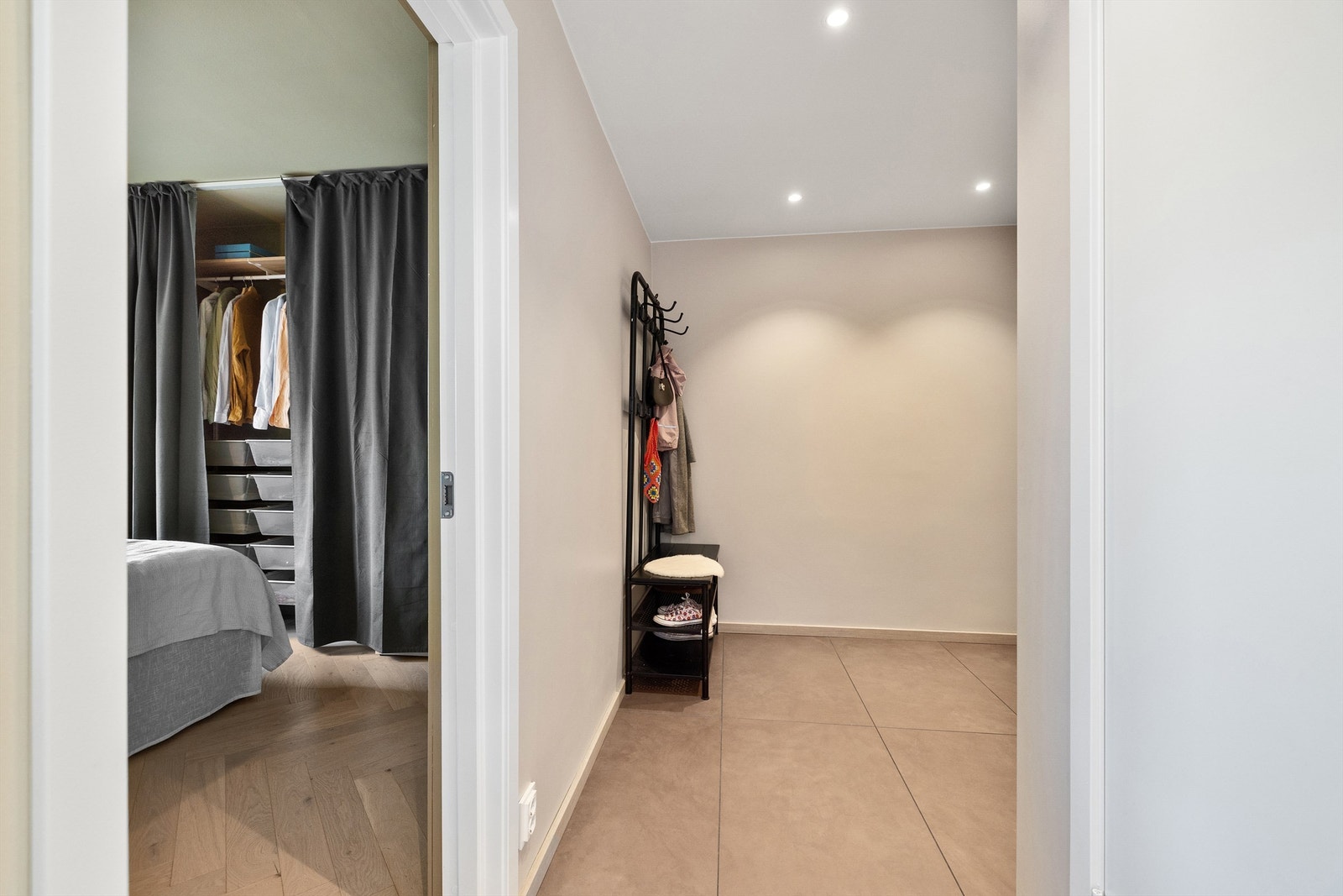 Nærmest entréen ligger hovedsoverommet. Galleribilde