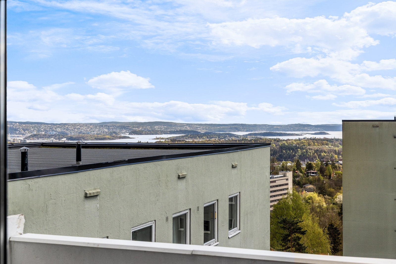 Samt flott utsikt mot sentrum og fjorden! Galleribilde