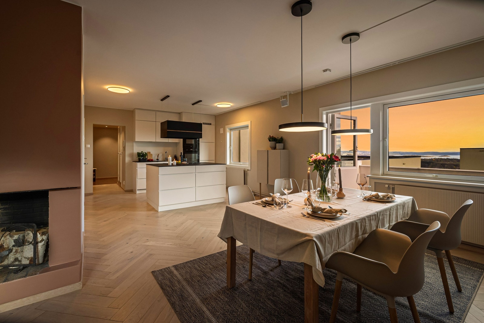 Velkommen til Silurveien 42, en påkostet, lys og tiltalende 4-roms selveier toppleilighet - med attraktiv beliggenhet på Ullernåsen og fantastisk utsikt! Foto: Trond Walsø / Walso Work Galleribilde