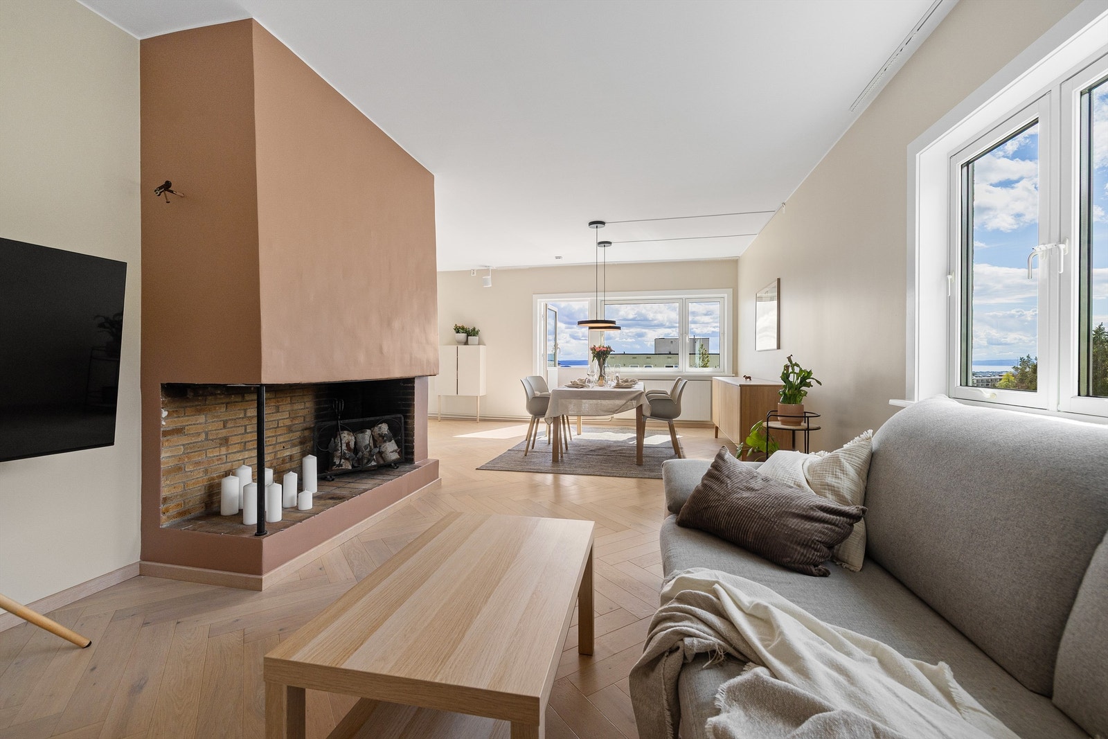 Stemningsfull åpen peis. Galleribilde