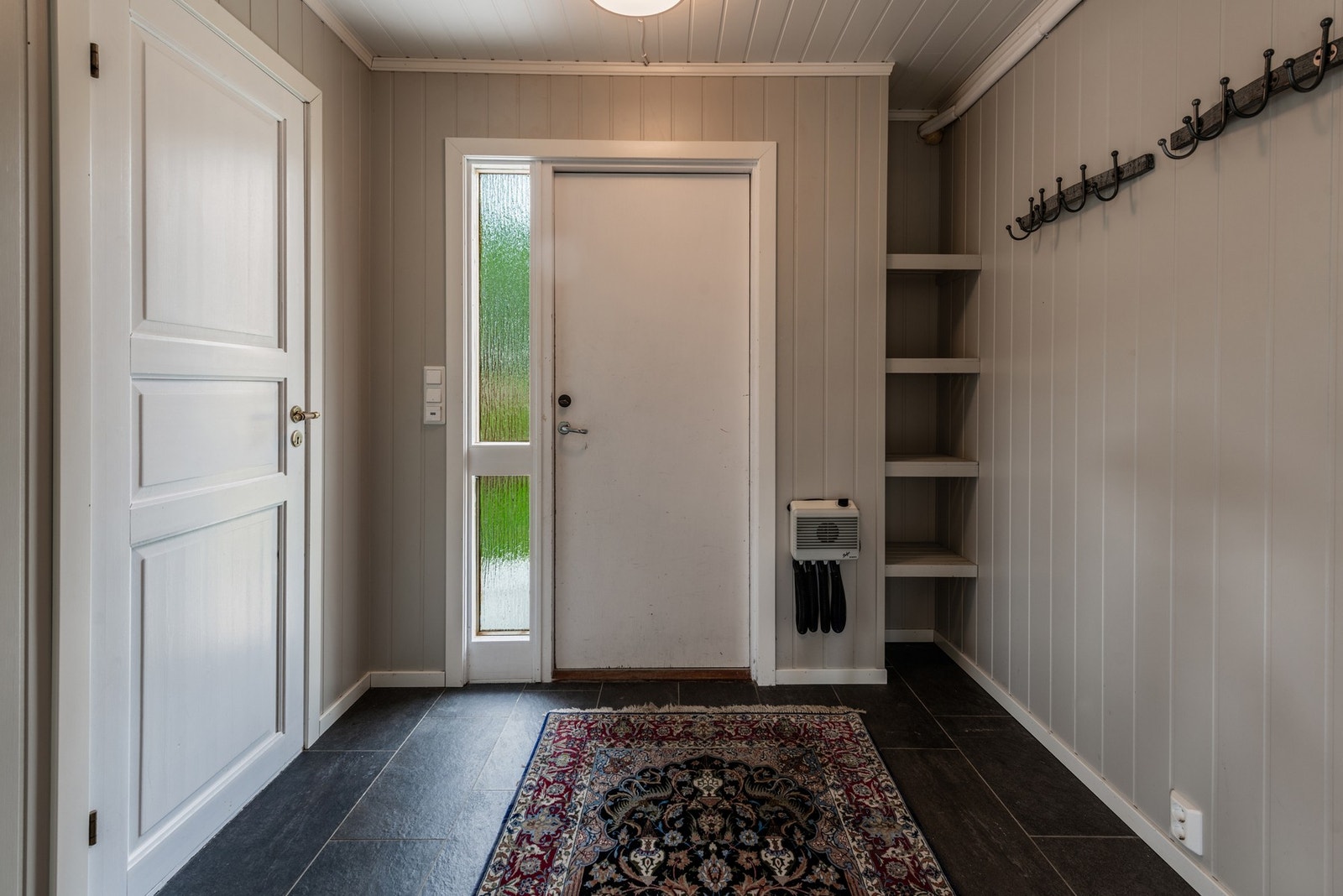 Entré/gang med adkomst til teknisk rom Galleribilde