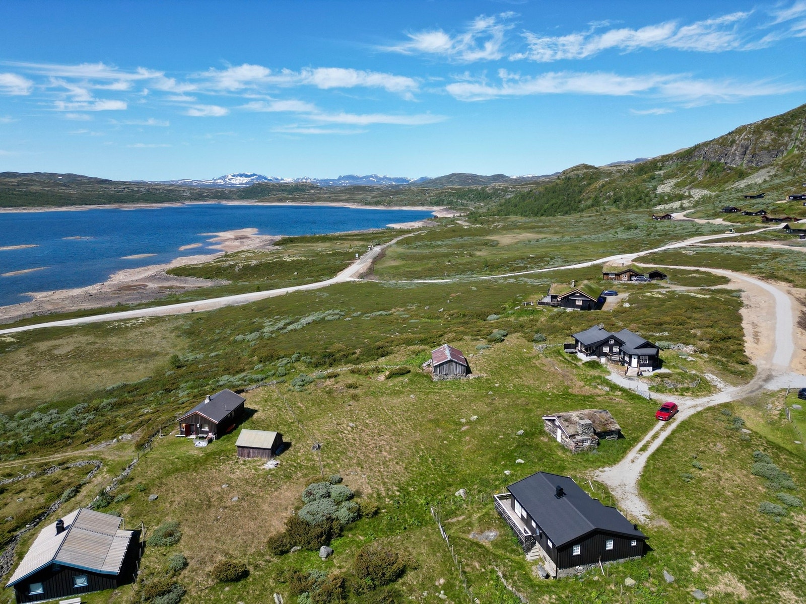 Vinterstid følger man flotte preparerte skiløyper inn mot Skarveheimen Galleribilde