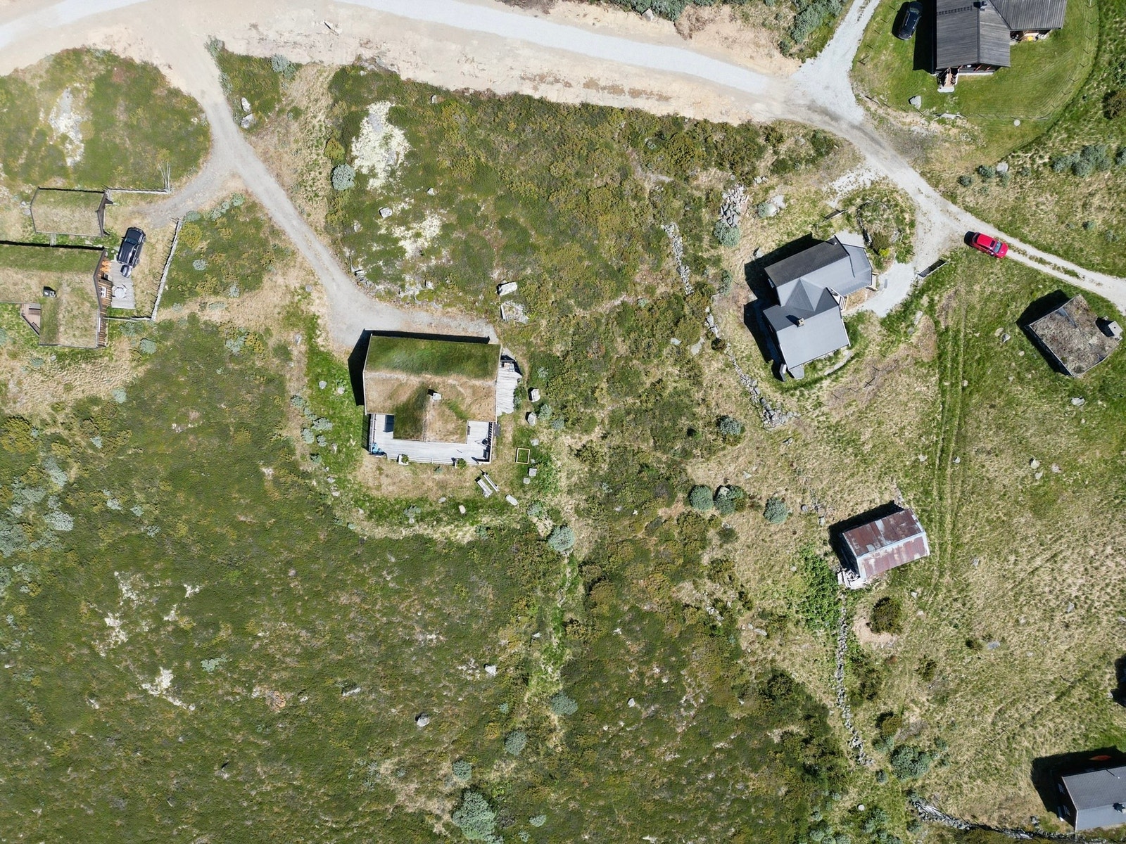 Vei til hytta legges på egnet sted. Avtales med selger, som også er grunneier i området. Galleribilde