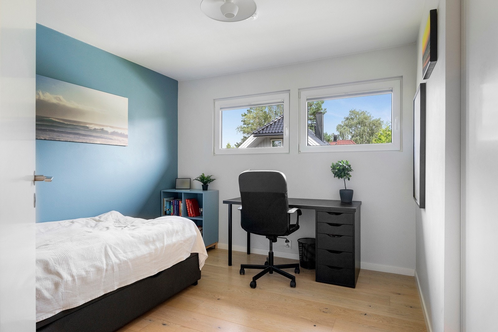 Boligen har totalt 4 soverom, hvorav 3 ligger i 1. etasje. Galleribilde