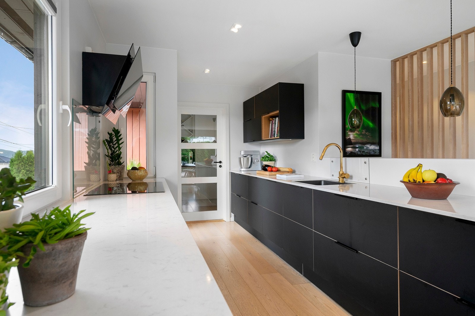 Moderne og stilrent kjøkken fra JKE Design, nytt i 2017. Galleribilde