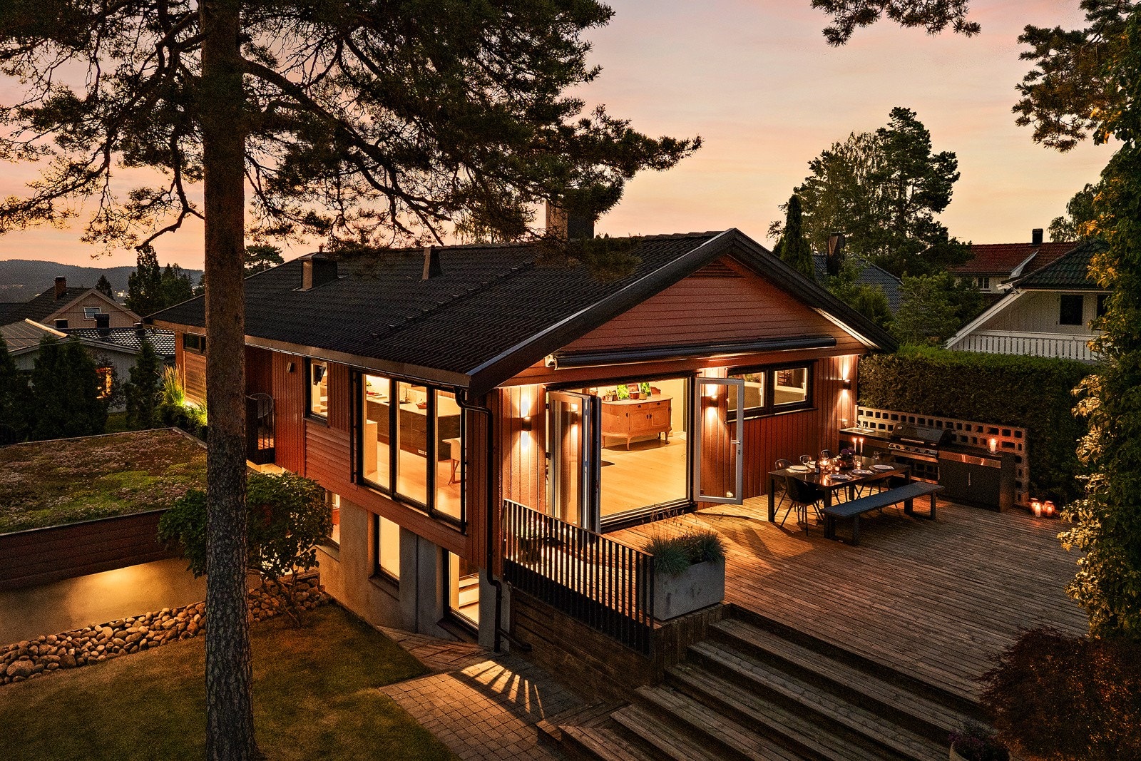 Vesebtlig oppgradert innvendig og utvendig - her kan du flytte rett inn! Galleribilde