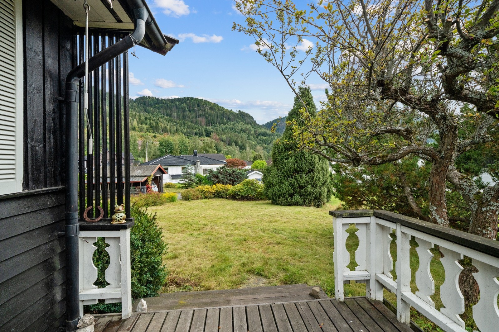 Kateryna og Michelle v/Notar har gleden av å presentere Dronningveien 40! Galleribilde