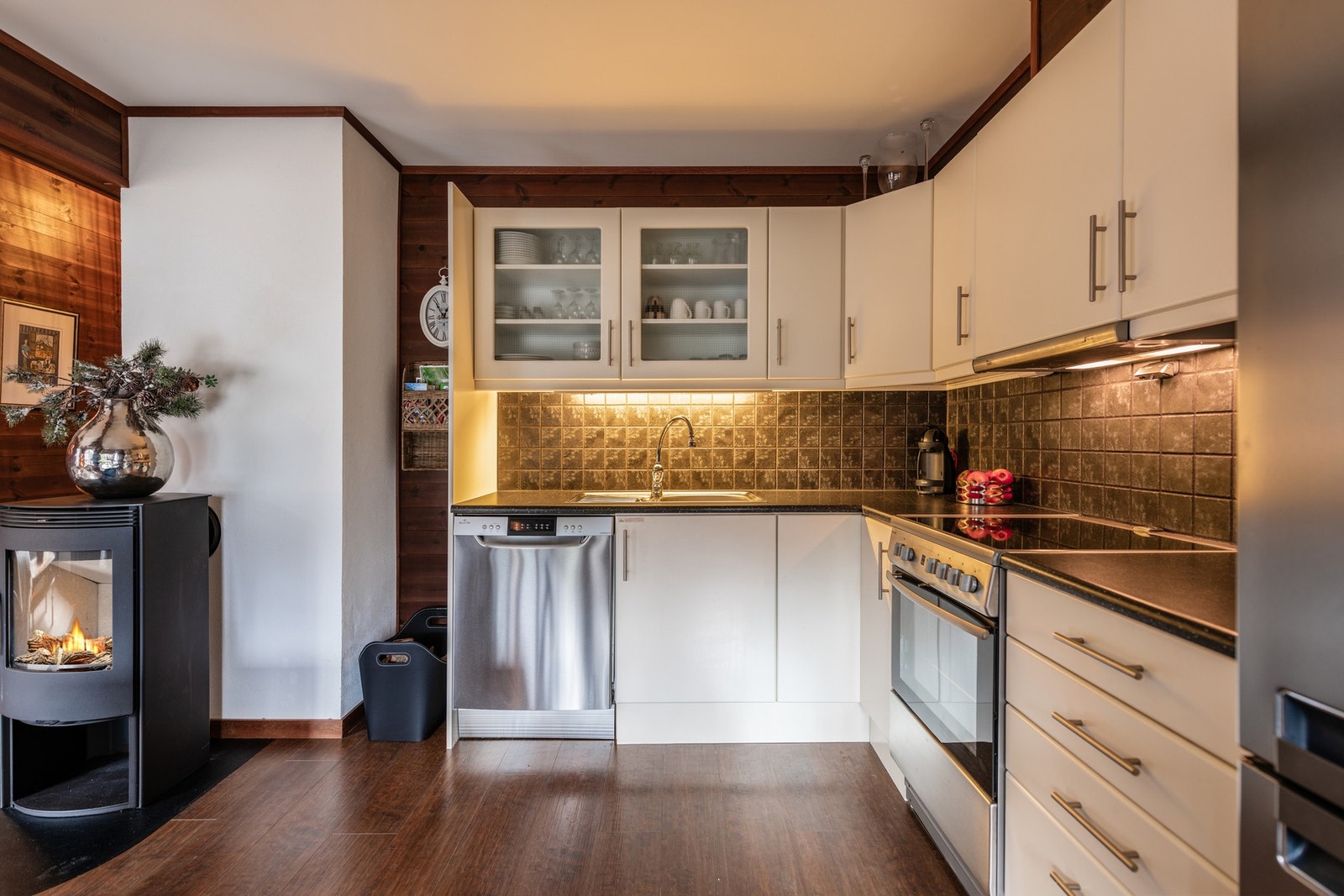 Fliser mellom over- og underskap. Galleribilde