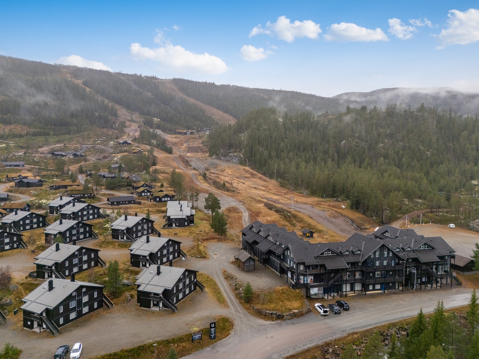 Uvdal Skisenter ligger flott til ved foten av Hardangervidda, og byr på flotte turmuligheter hele året. Galleribilde