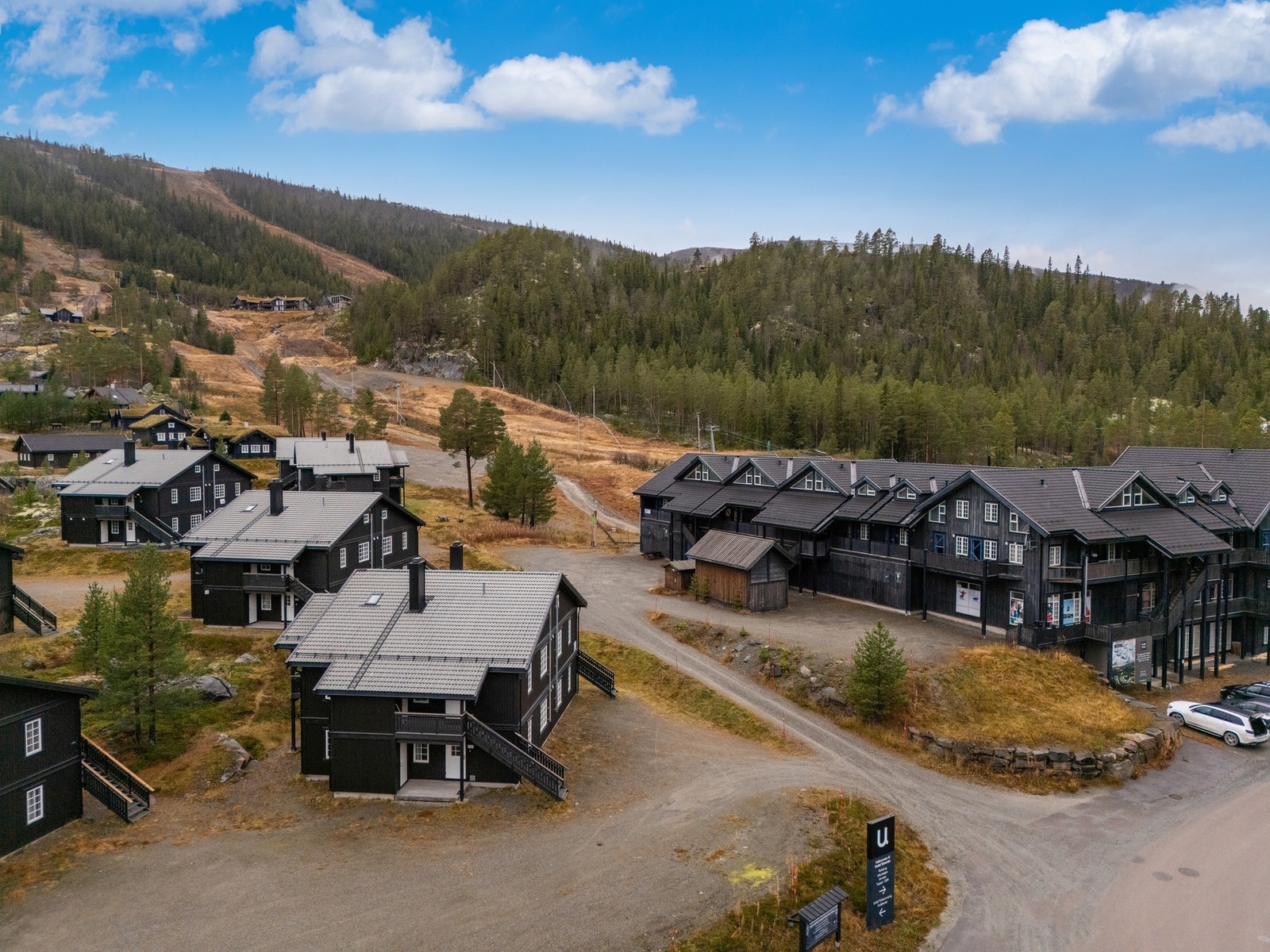 Sameiet Uvdaltunet består av 56 leiligheter fordelt på 14 enheter. Galleribilde