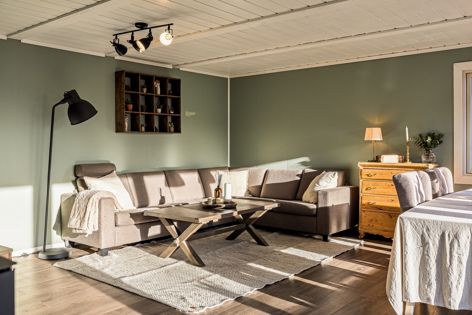 Plass til stor salong der du kan samle familien til koselige kvelder Galleribilde