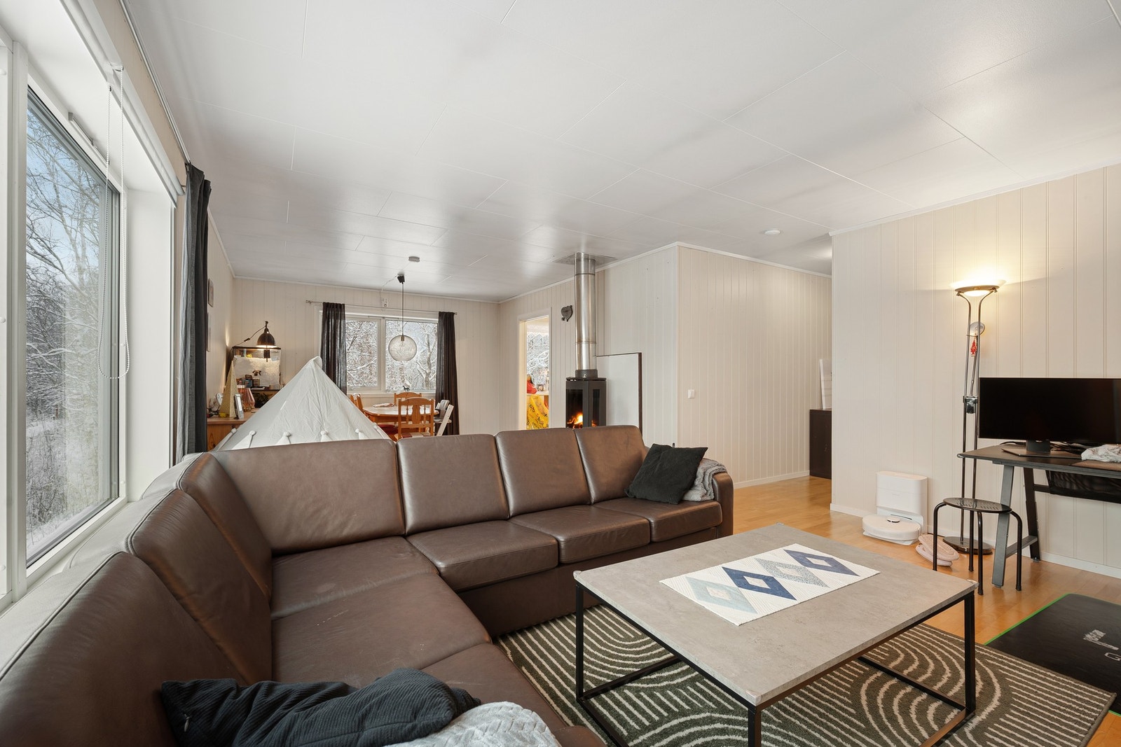 Boligen er delt i to med hovedleilighet i 1. etasje og leilighet i underetasje Galleribilde