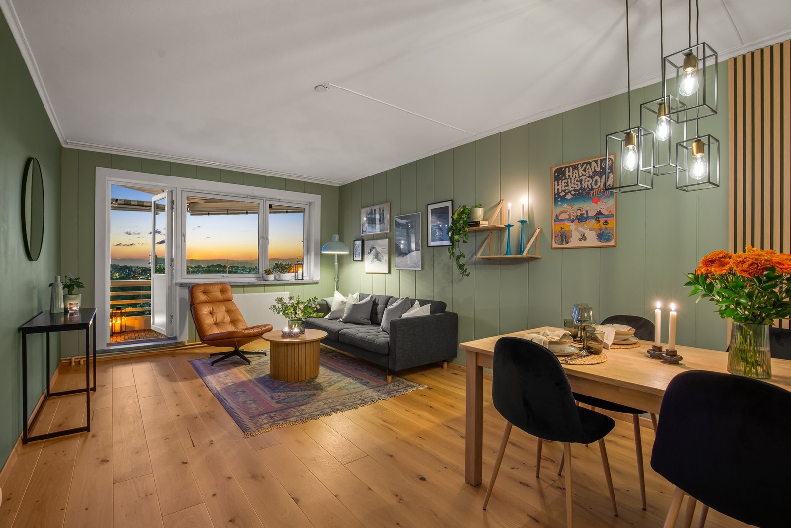 Leiligheten disponerer to store lagringsboder - en i kjeller og en på loft. Galleribilde