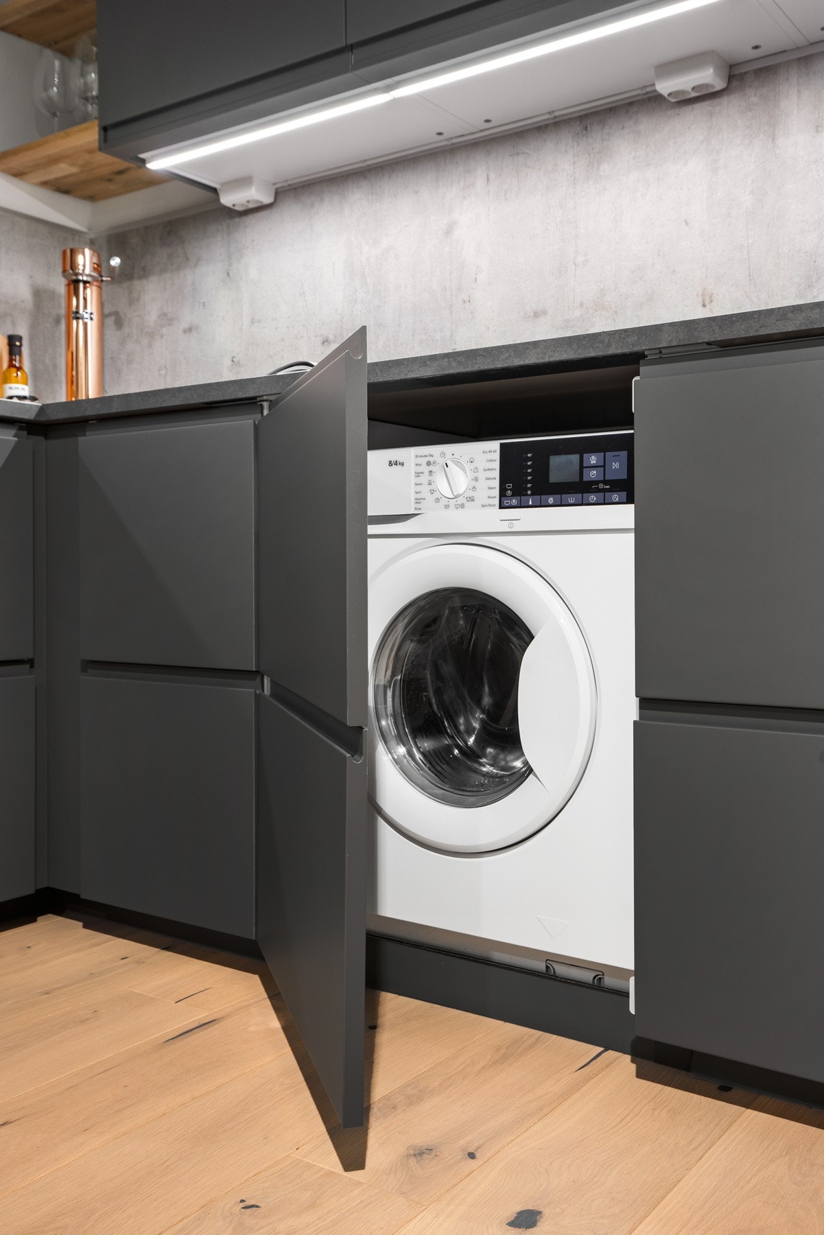 Det er opplegg for vaskemaskin på kjøkkenet. Galleribilde