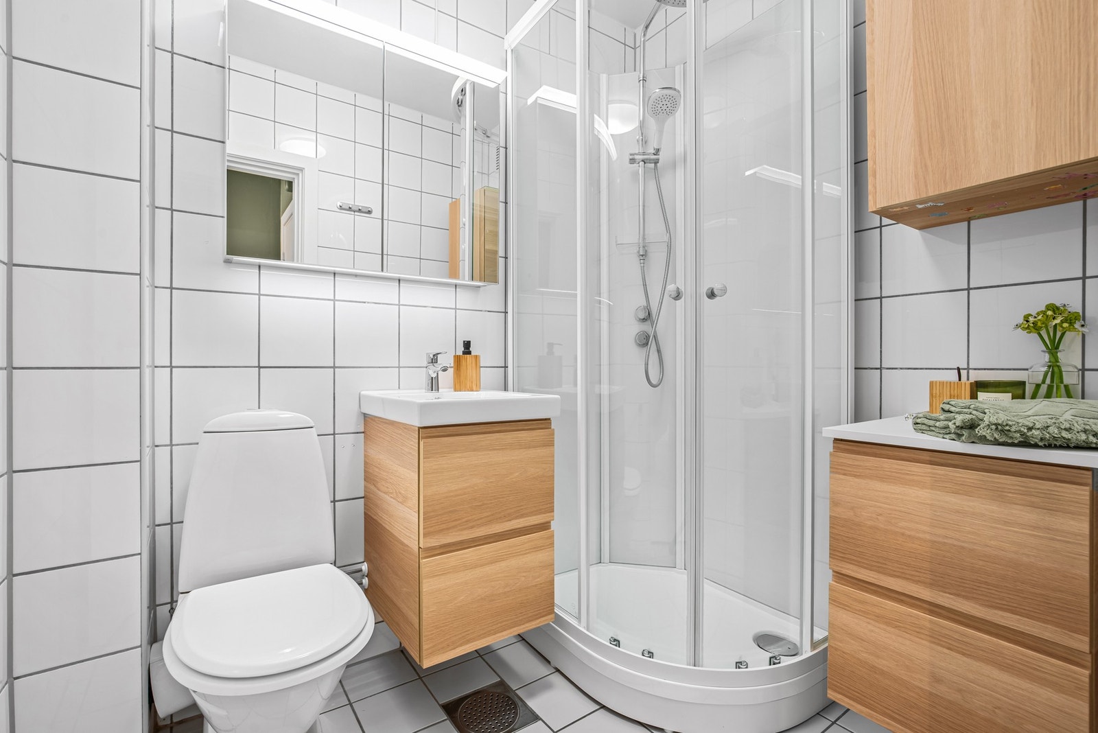 Baderommet ble rehabilitert i regi av borettslaget i 2001. I 2023 ble badet oppgradert med nytt dusjkabinett og ny innredning. Galleribilde