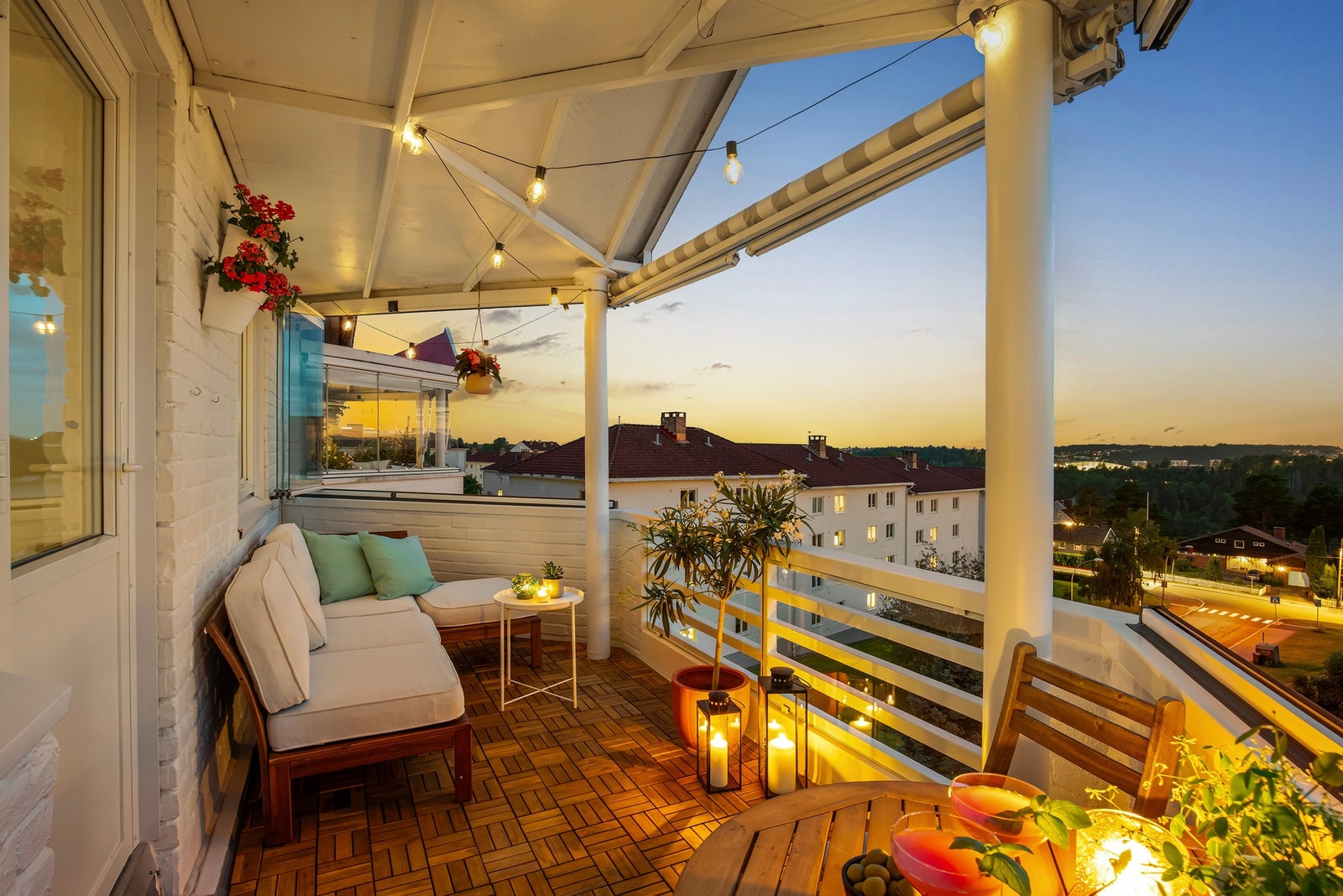 De varme sommerkveldene kan nytes på balkongen. Galleribilde