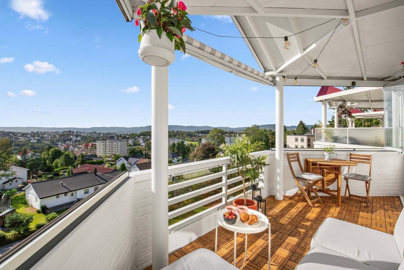 Fra stuen har du utgang til vestvendt balkong på ca. 9 kvm. Galleribilde