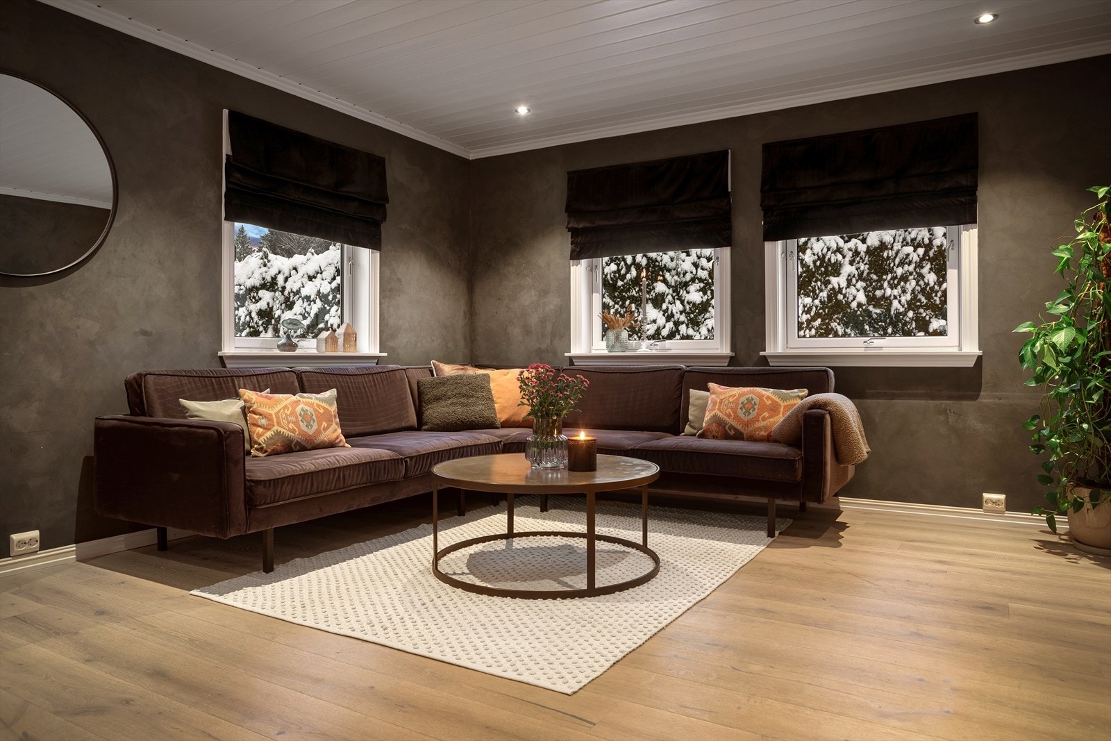 God plass for sofagruppe og tilhørende tv-møblement Galleribilde