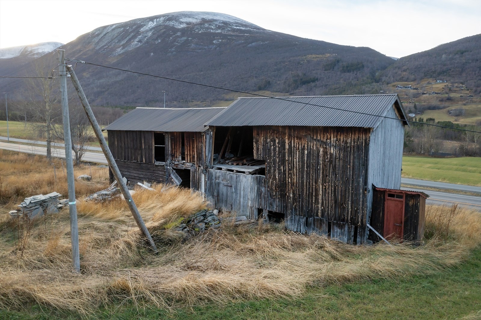 Fasade fjøs (sommer) Galleribilde