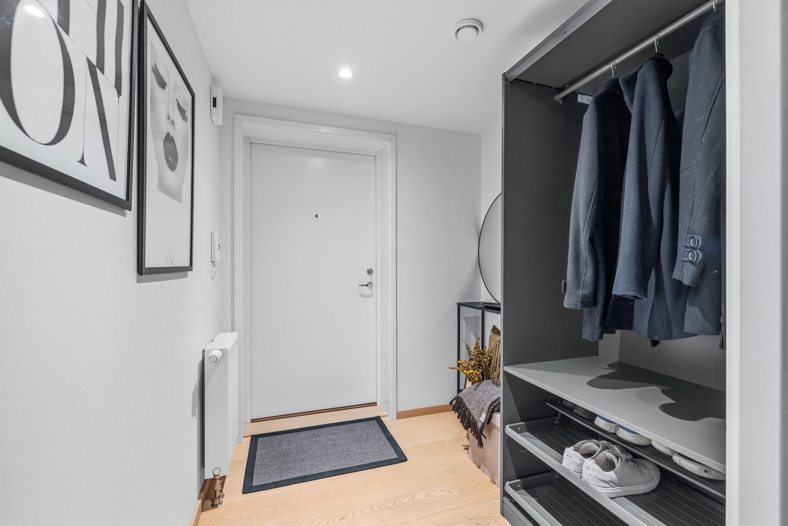 Det er heisadkomst direkte fra garasjeanlegg til etasjeplan. Galleribilde