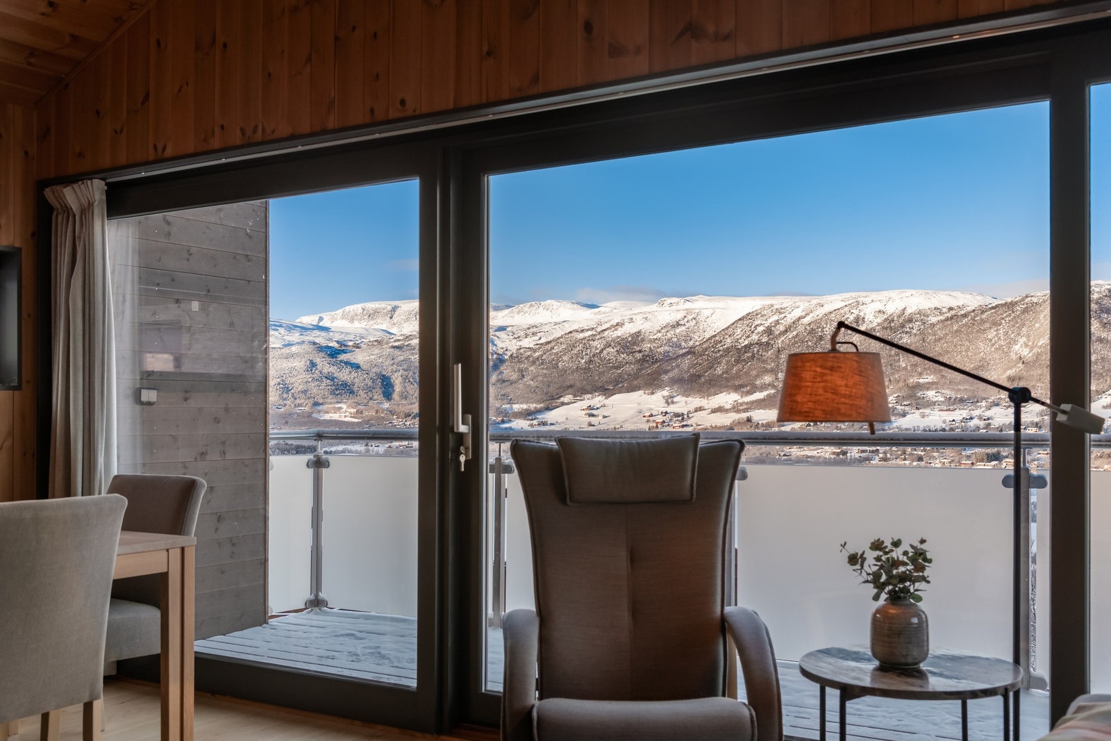 Nyt utsikten mot Hallingskarvet Galleribilde