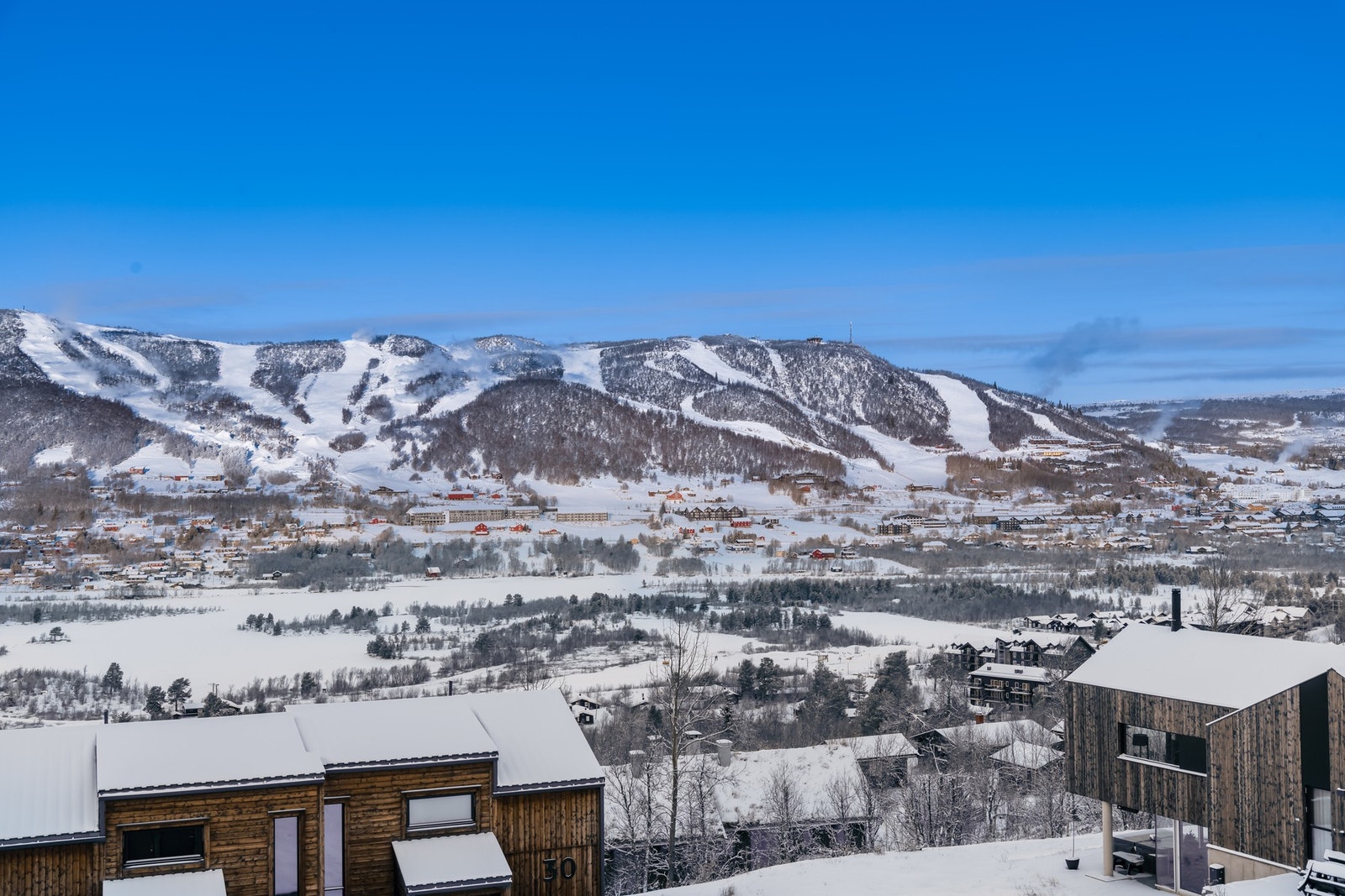 Nydelig utsikt mot Geilotoppen og Geilo sentrum Galleribilde